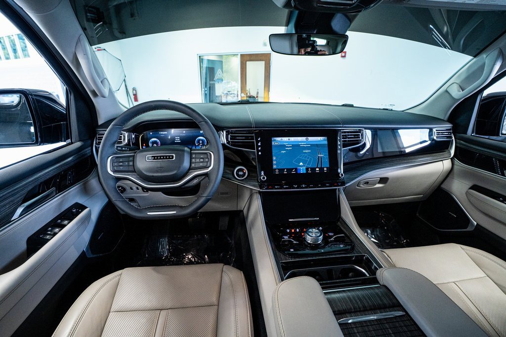 Used 2023 Jeep Wagoneer Series III w/ Preferred Equipment Group image 59