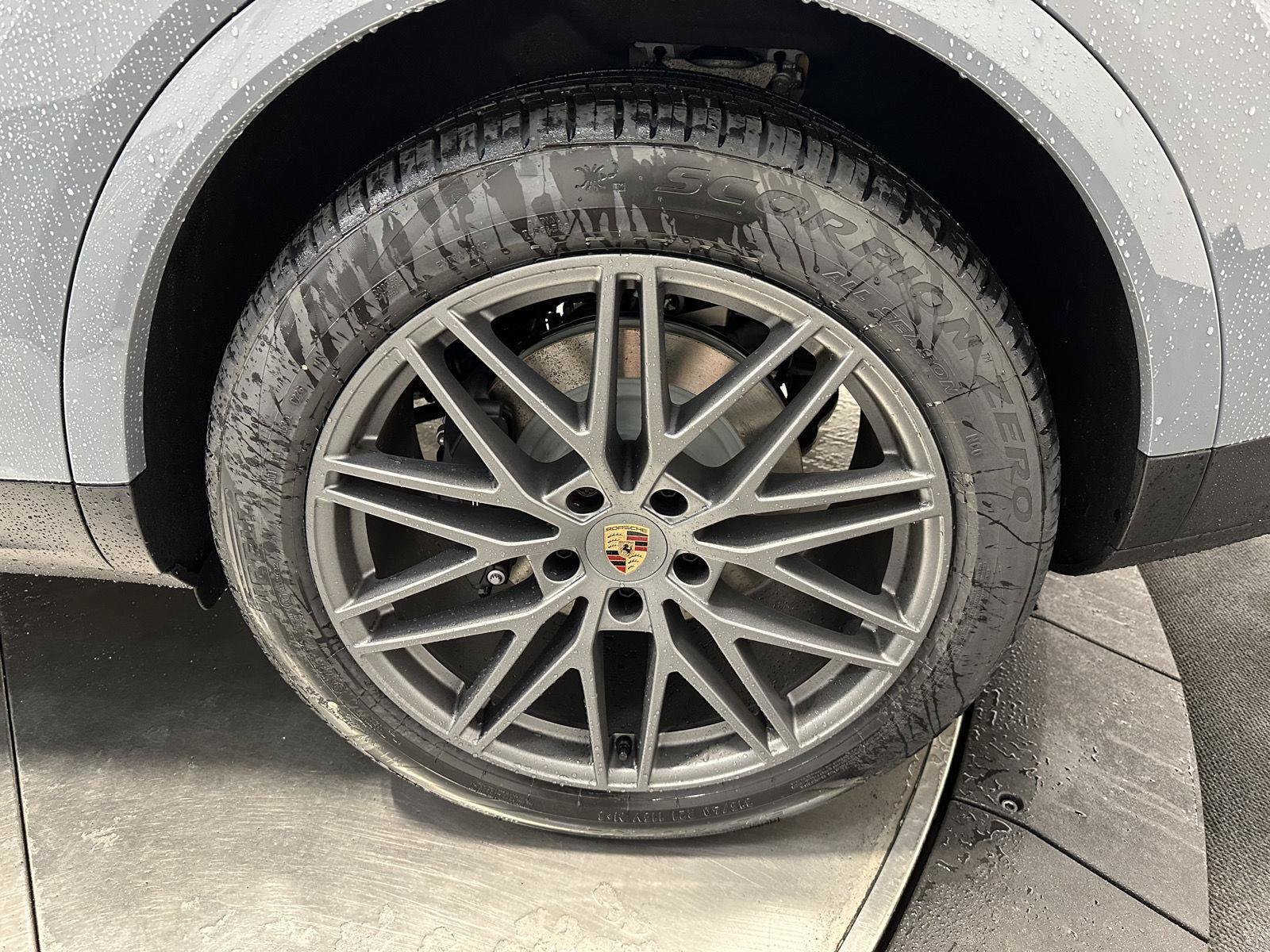 New 2026 Porsche Cayenne Coupe AWD/4WD image 10