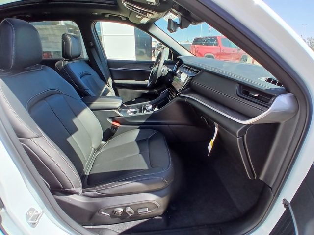 New 2026 Jeep Grand Cherokee L Limited w/ Luxury Tech Group II AWD/4WD image 30