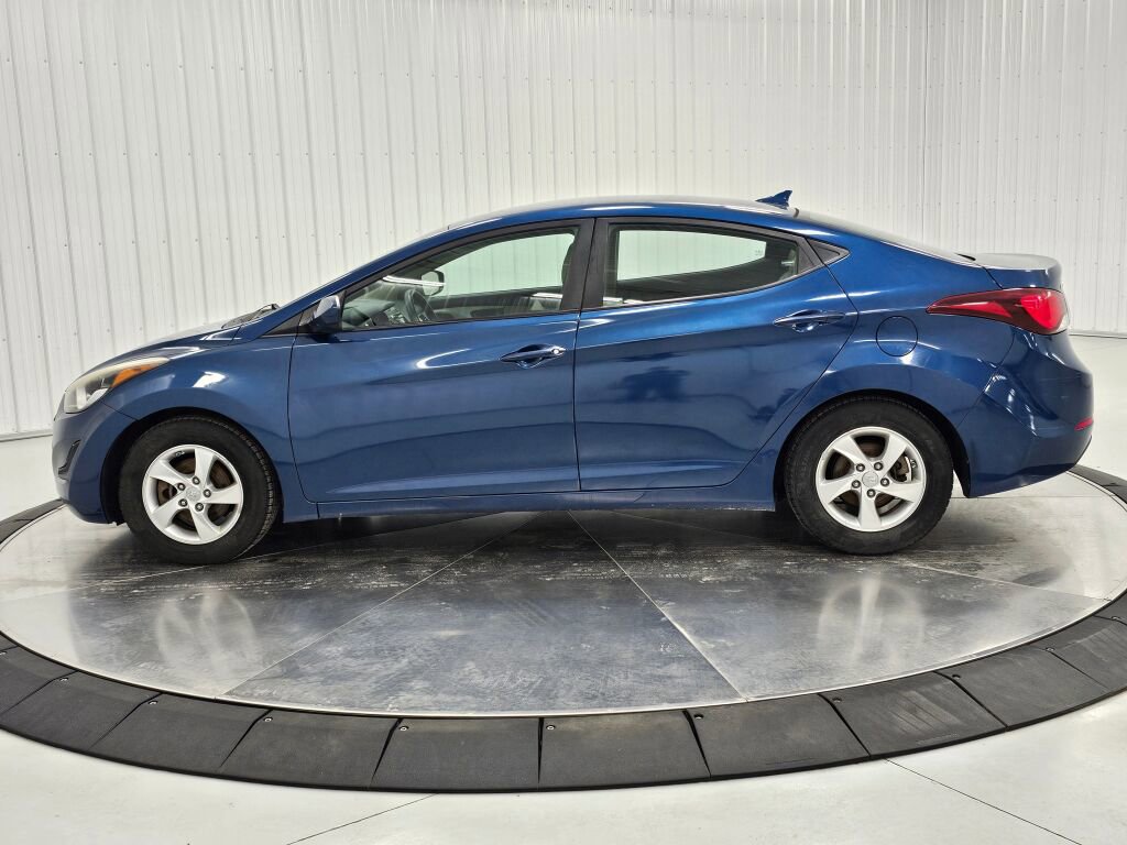 Used 2015 Hyundai Elantra SE FWD image 2