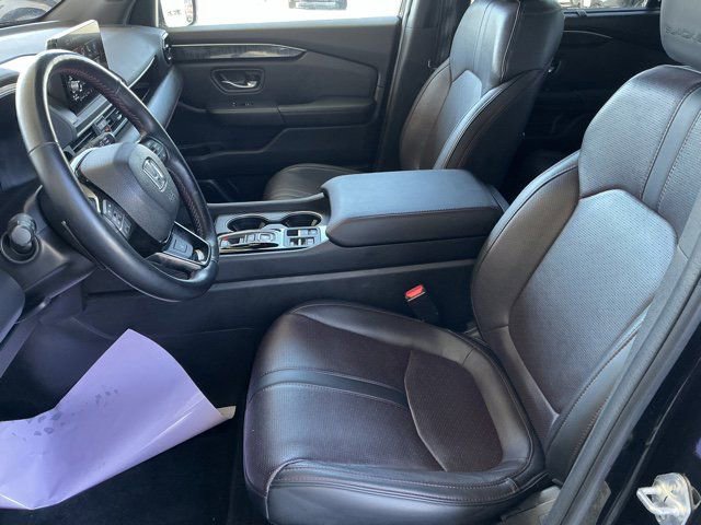 Used 2025 Honda Pilot Black Edition image 15