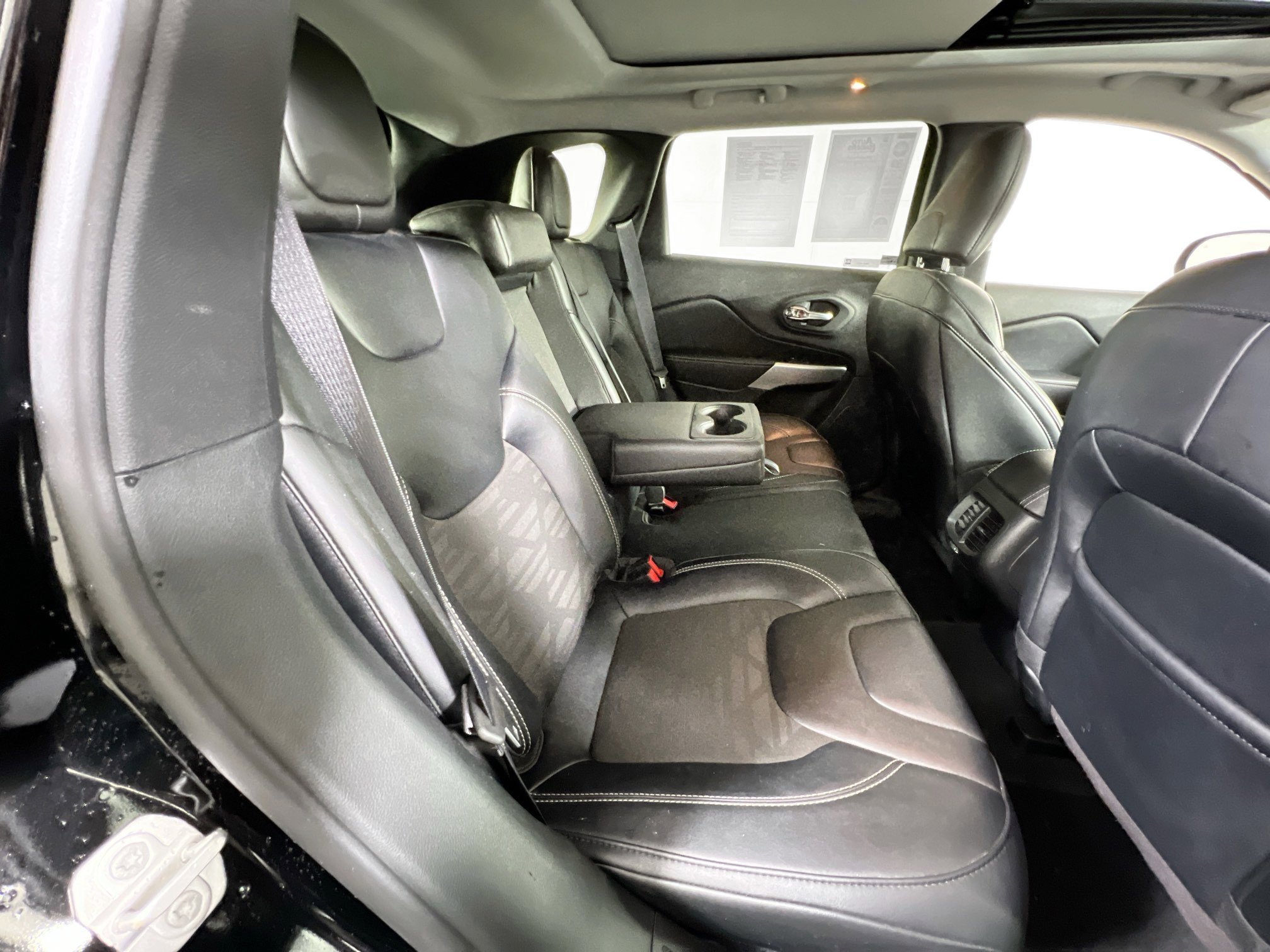 Used 2022 Jeep Cherokee Latitude w/ Sun & Sound Group image 26