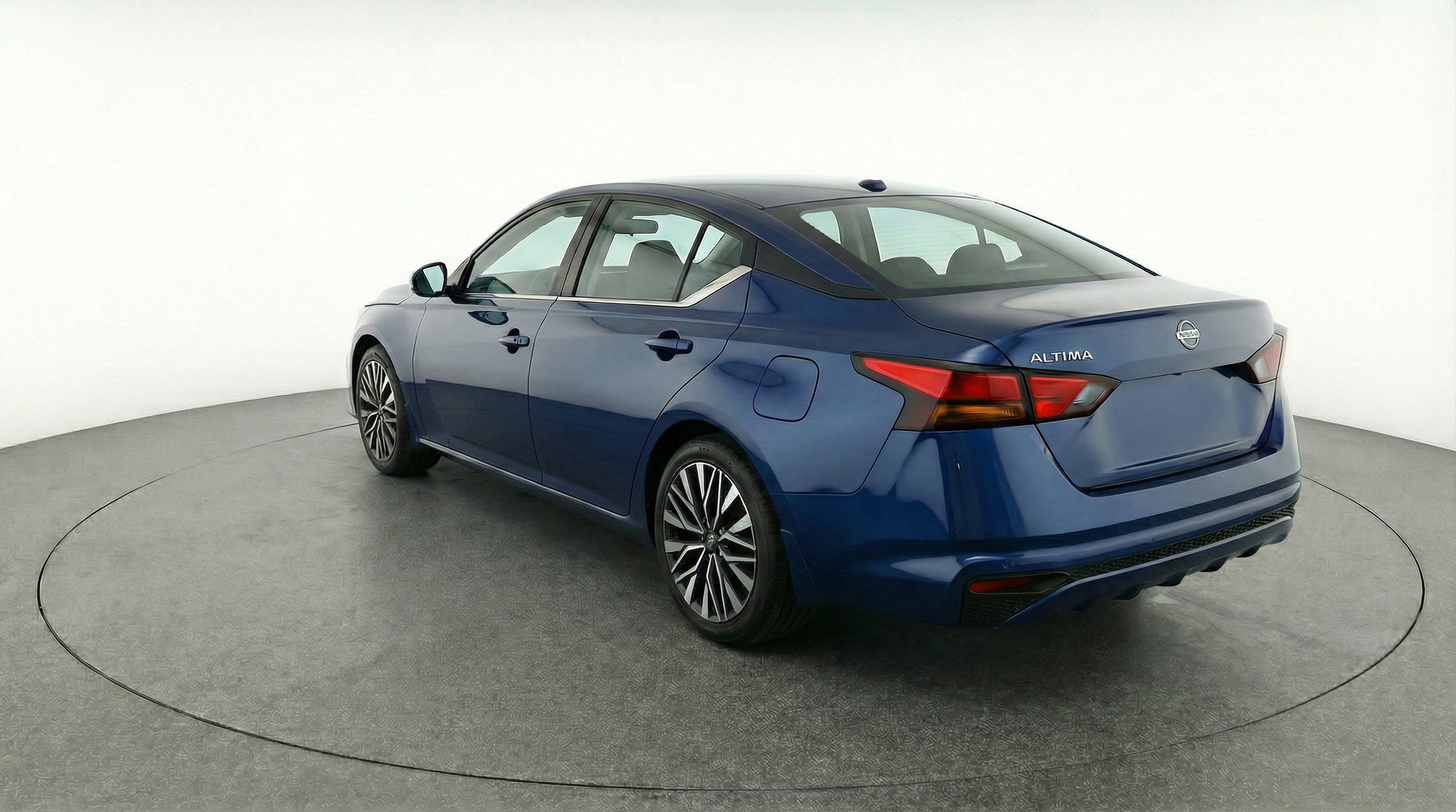 Used 2025 Nissan Altima 2.5 SV image 6