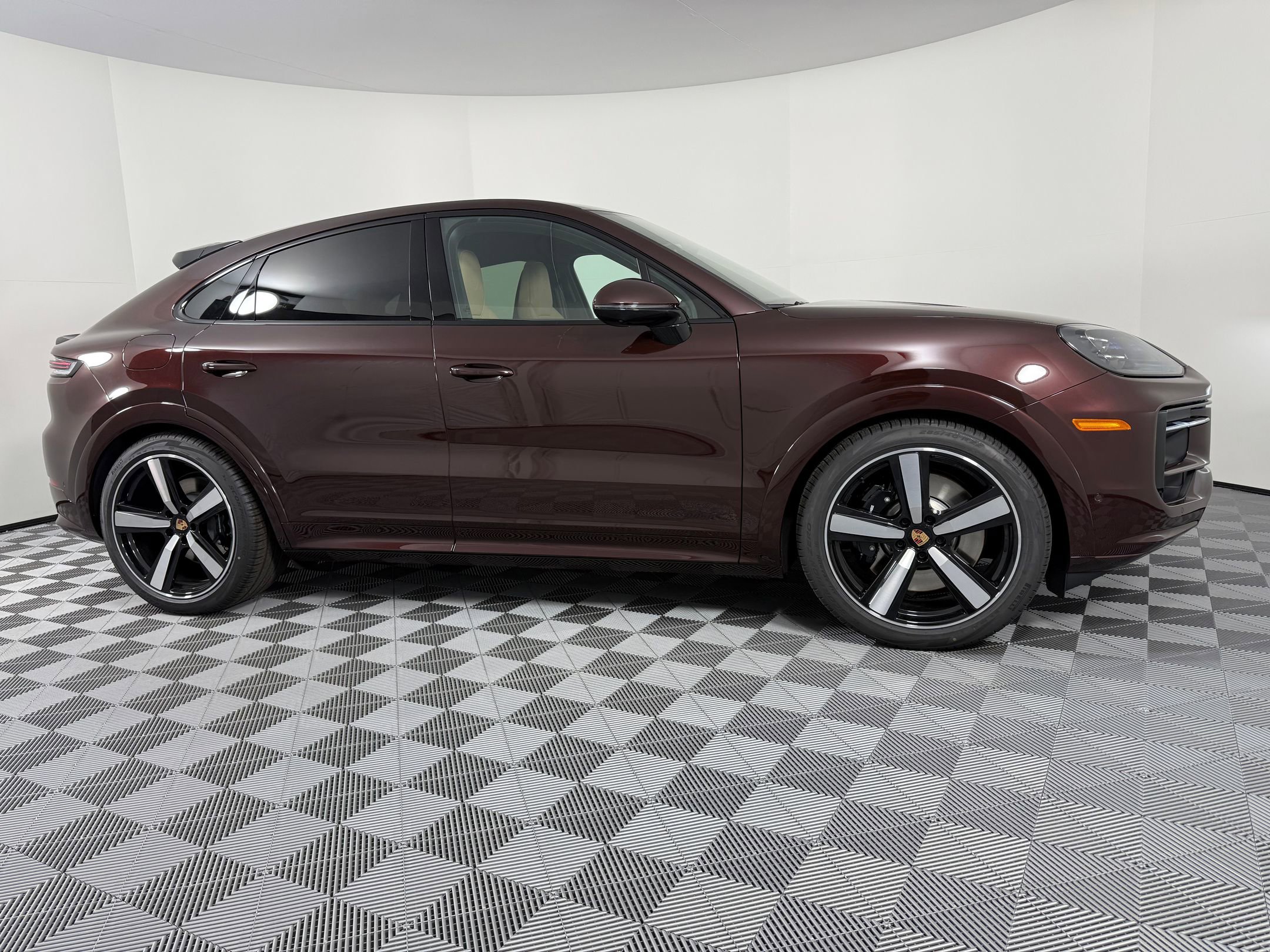 New 2026 Porsche Cayenne GTS image 8