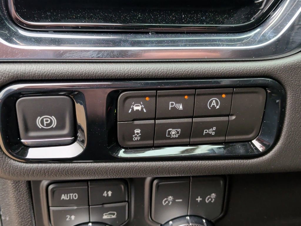 New 2026 GMC Yukon XL Denali w/ Sun & Power Step Package image 16