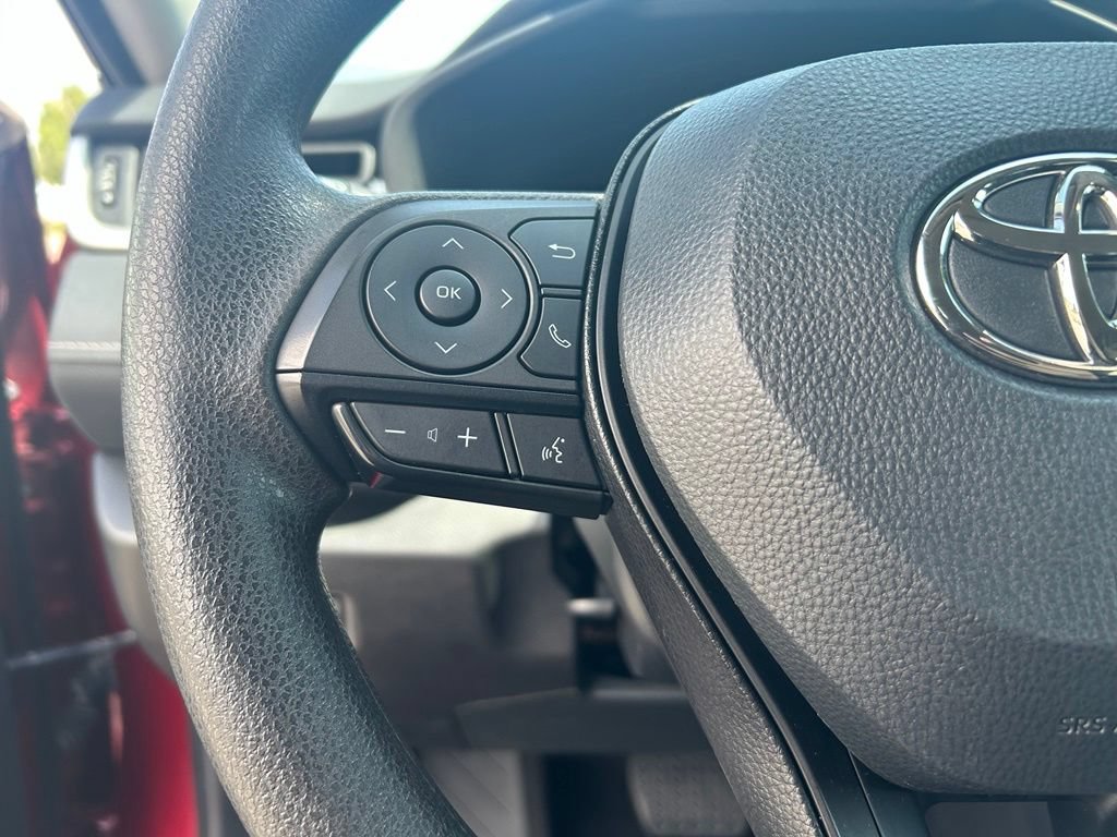 Used 2025 Toyota RAV4 XLE AWD/4WD image 12