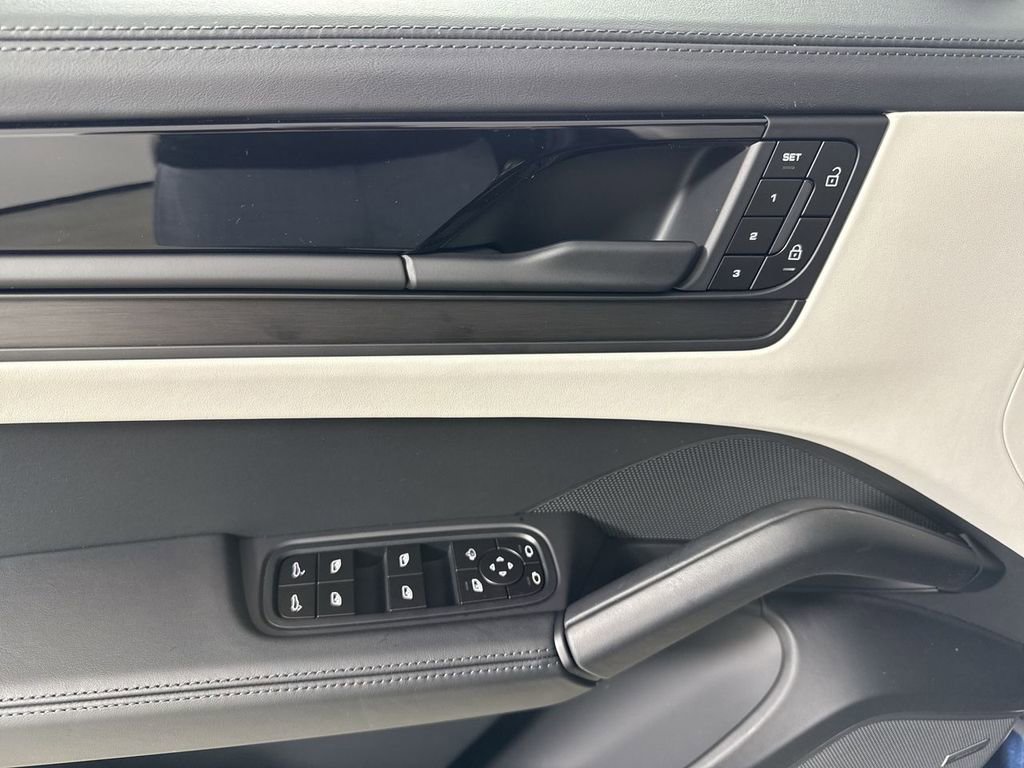 New 2026 Porsche Cayenne GTS image 34