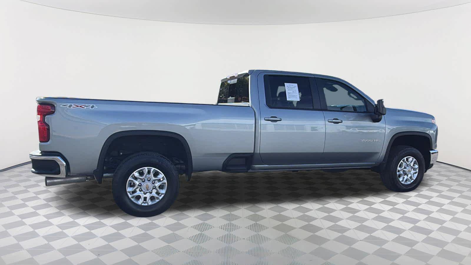 Used 2025 Chevrolet Silverado 3500 LT AWD/4WD image 4
