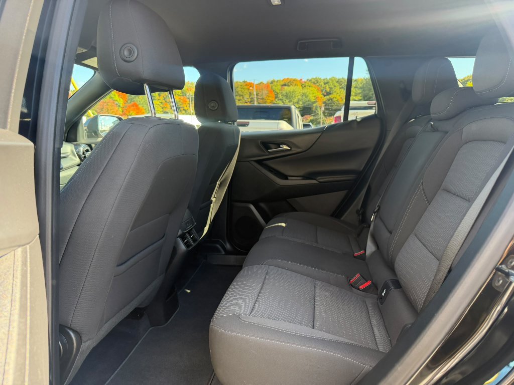 Used 2026 Chevrolet Equinox LT AWD/4WD image 12