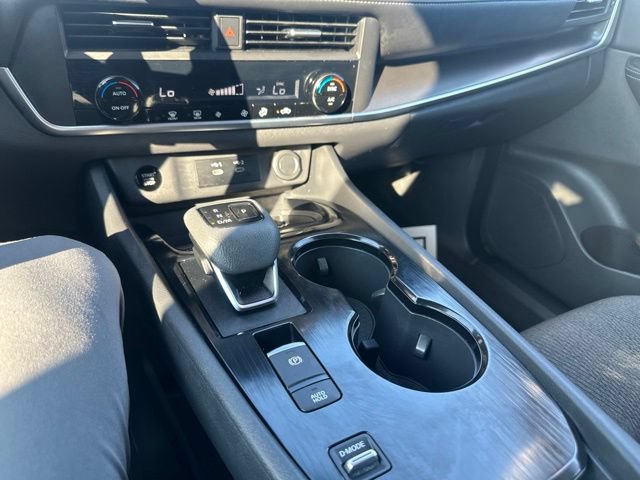 Used 2026 Nissan Rogue SV FWD image 39