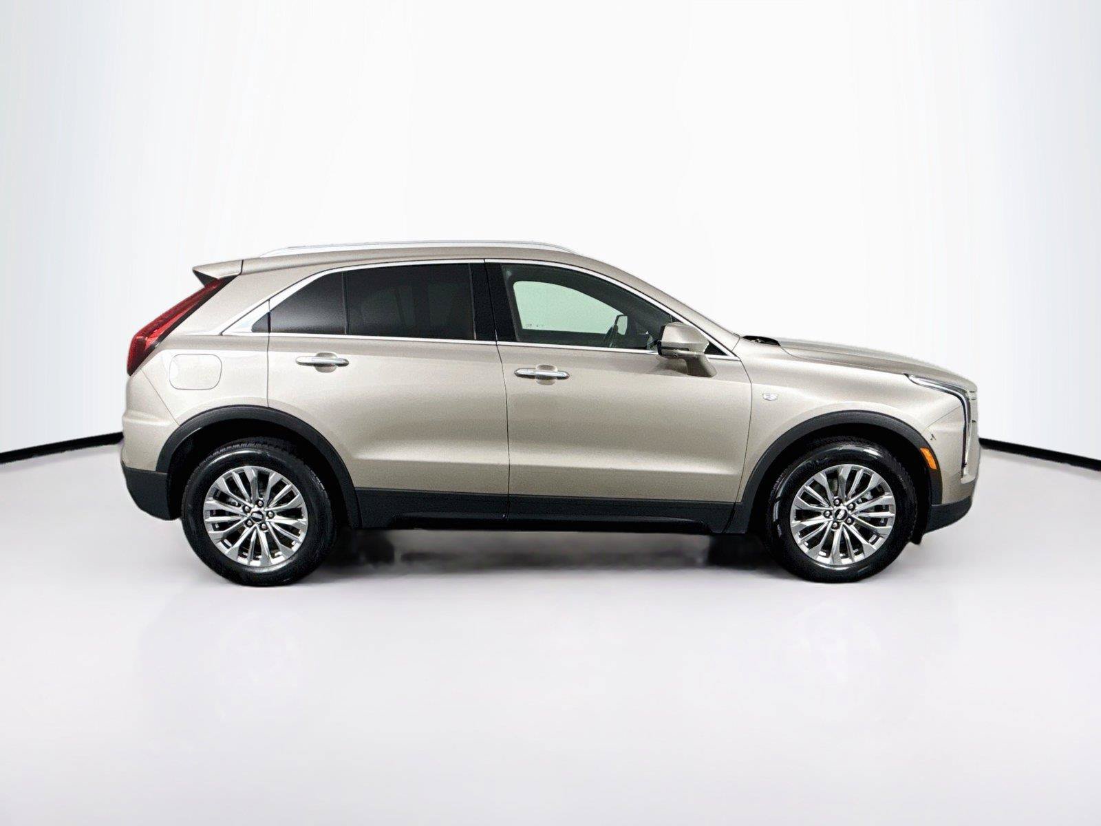 Used 2025 Cadillac XT4 Premium Luxury FWD image 10