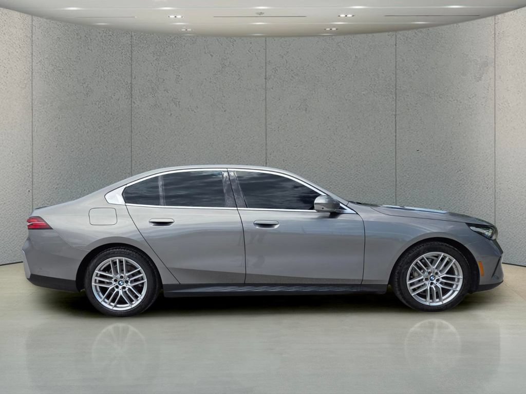 Used 2024 BMW 530i xDrive w/ Premium Package AWD/4WD image 3