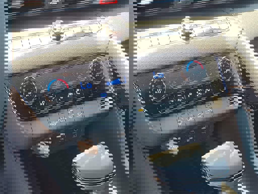 New 2025 Hyundai Elantra SEL image 24