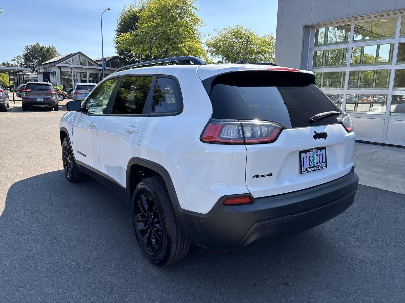 Certified 2023 Jeep Cherokee Altitude Lux AWD/4WD image 3