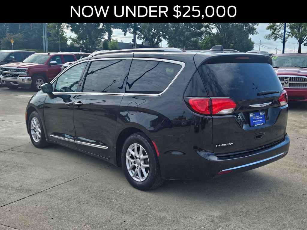 Used 2020 Chrysler Pacifica Touring-L FWD image 3