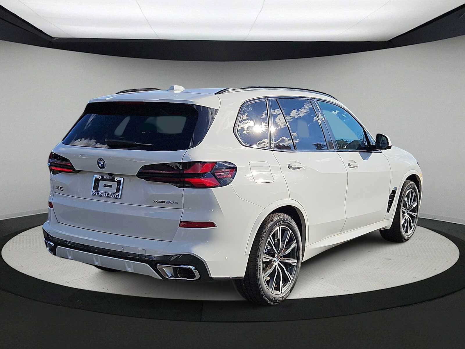 Used 2026 BMW X5 xDrive50e w/ M Sport Package AWD/4WD image 8