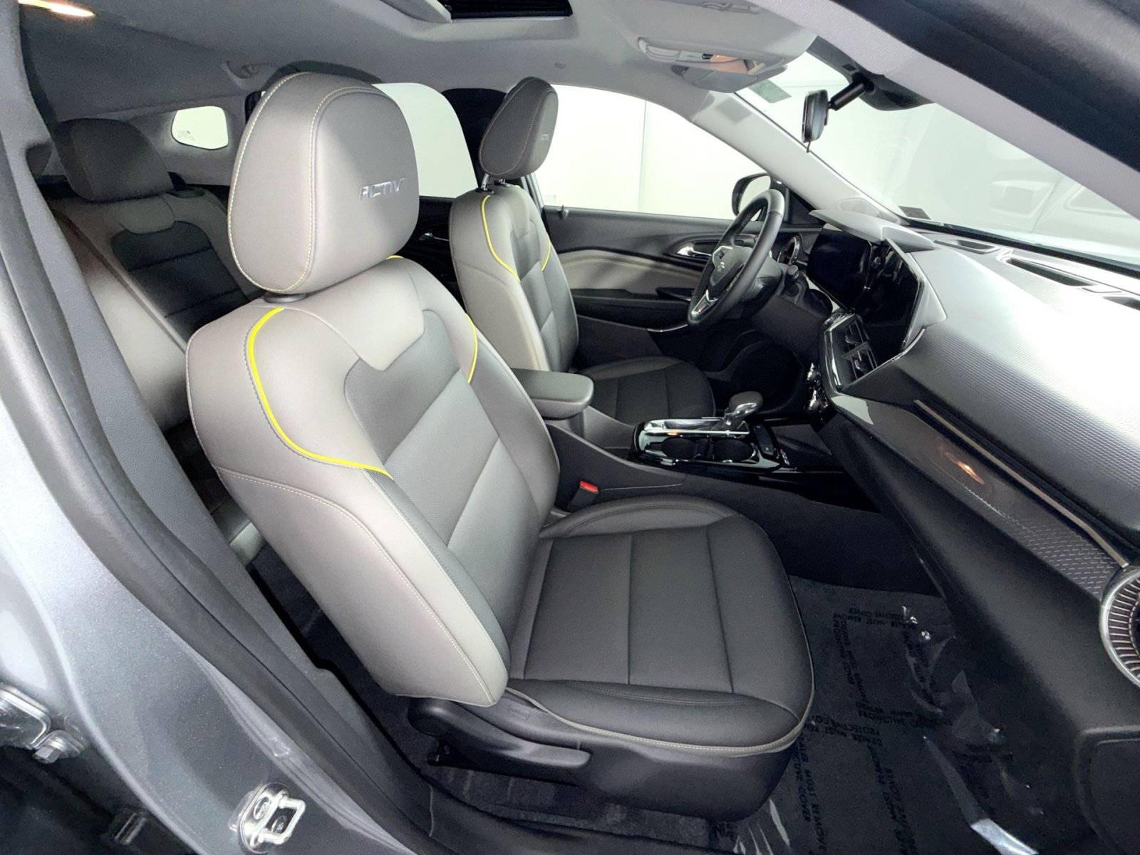 Used 2026 Chevrolet Trax ACTIV w/ Sunroof Package FWD image 26