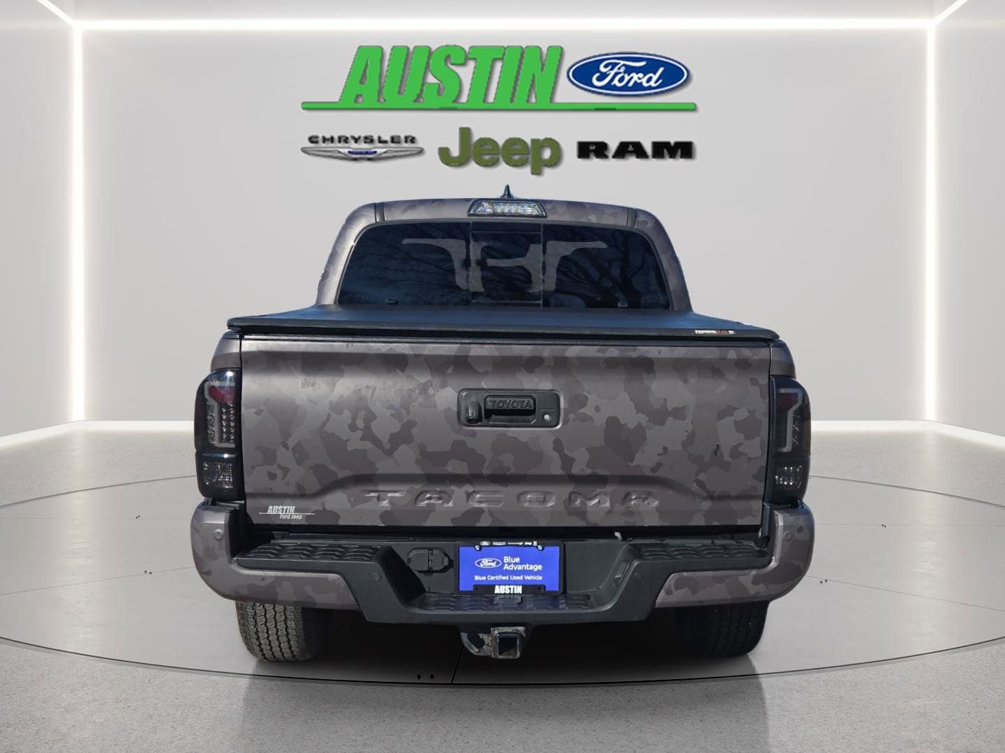 Used 2018 Toyota Tacoma TRD Off-Road w/ Technology Package image 9