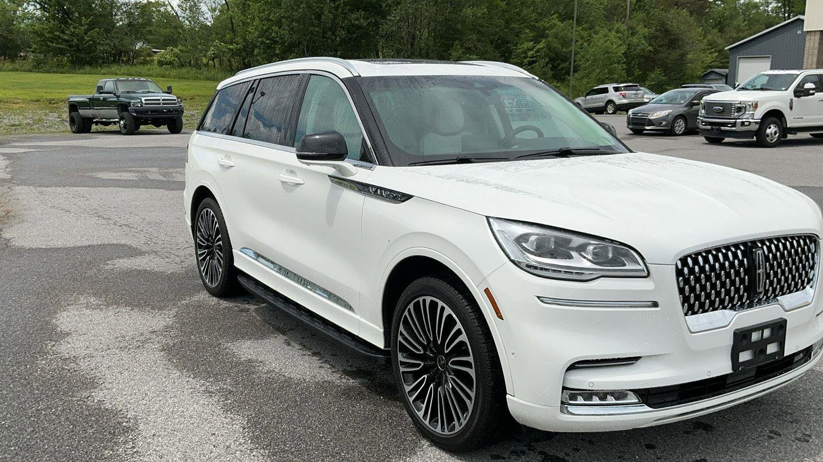 Used 2024 Lincoln Aviator Black Label AWD/4WD image 4