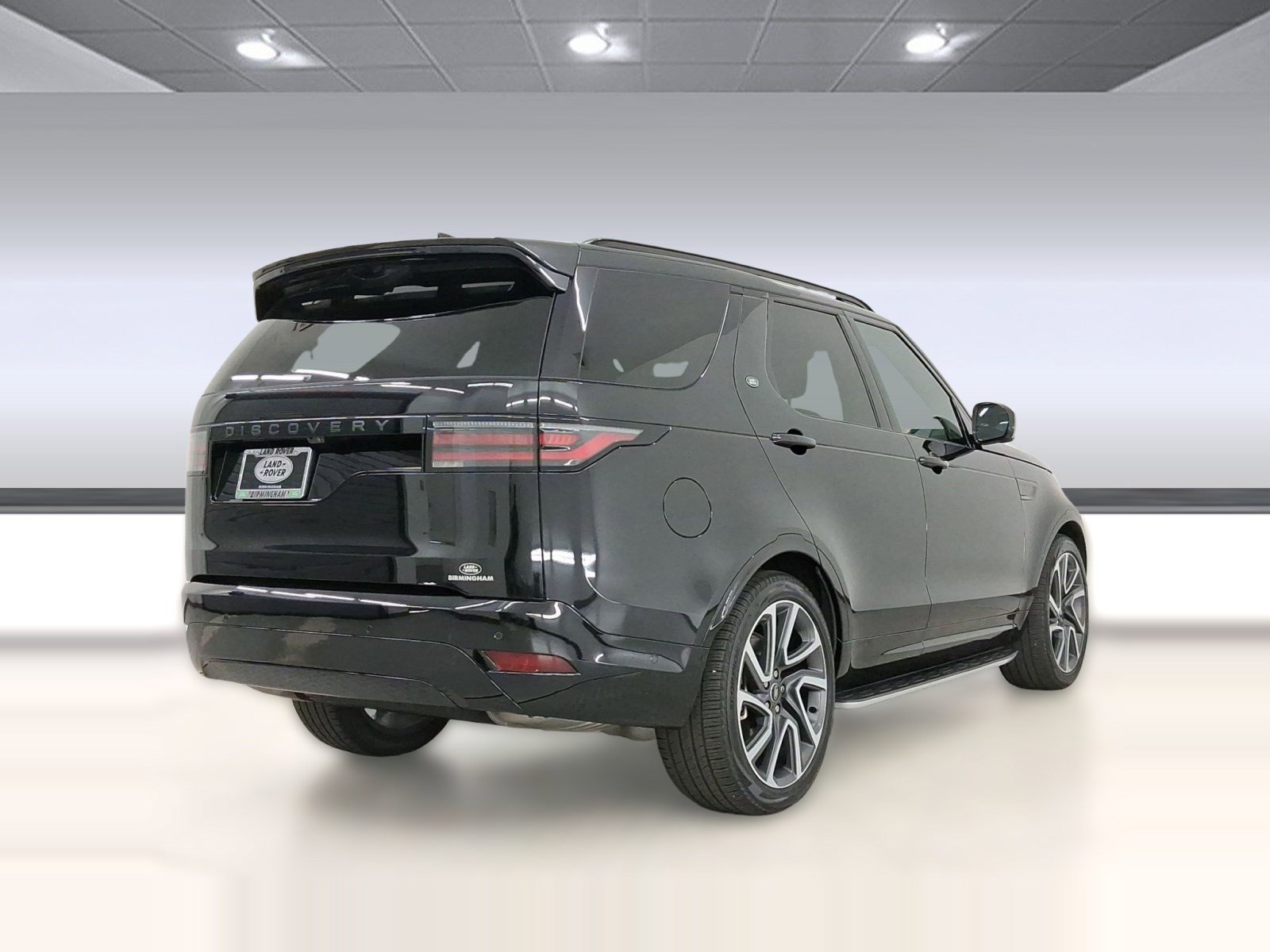 Used 2025 Land Rover Discovery Dynamic SE image 9