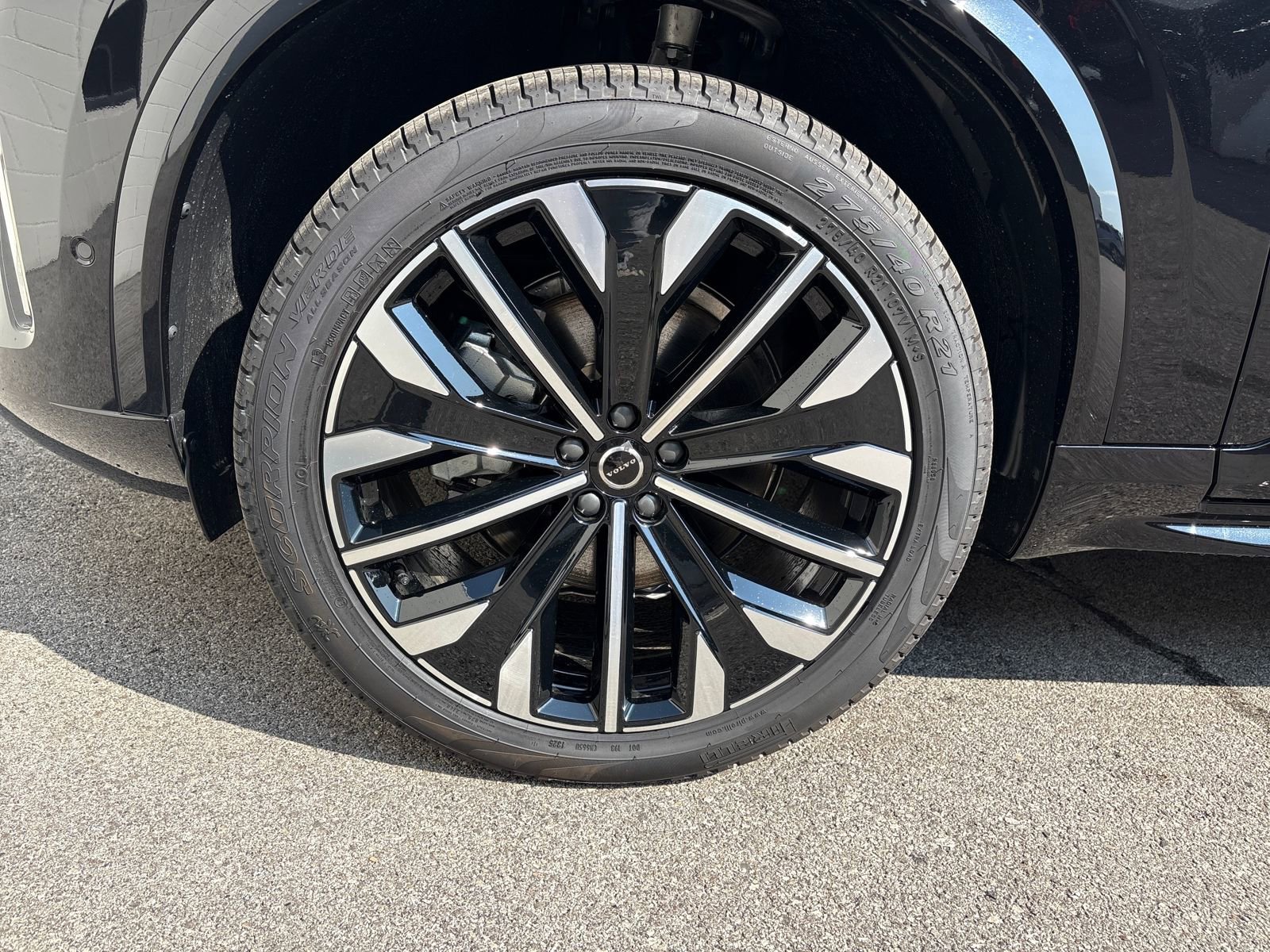 New 2026 Volvo XC90 B6 Plus w/ Protection Package Premier image 37