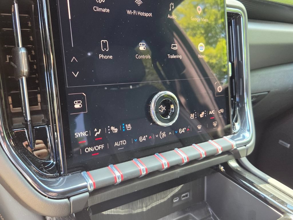 Used 2025 GMC Yukon AT4 w/ AT4 Premium Package AWD/4WD image 23