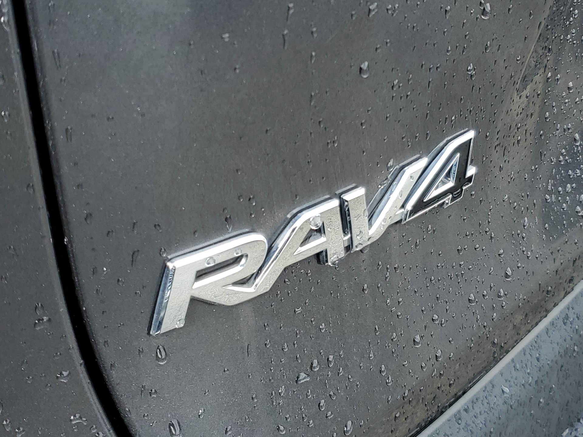 Used 2022 Toyota RAV4 LE FWD image 6