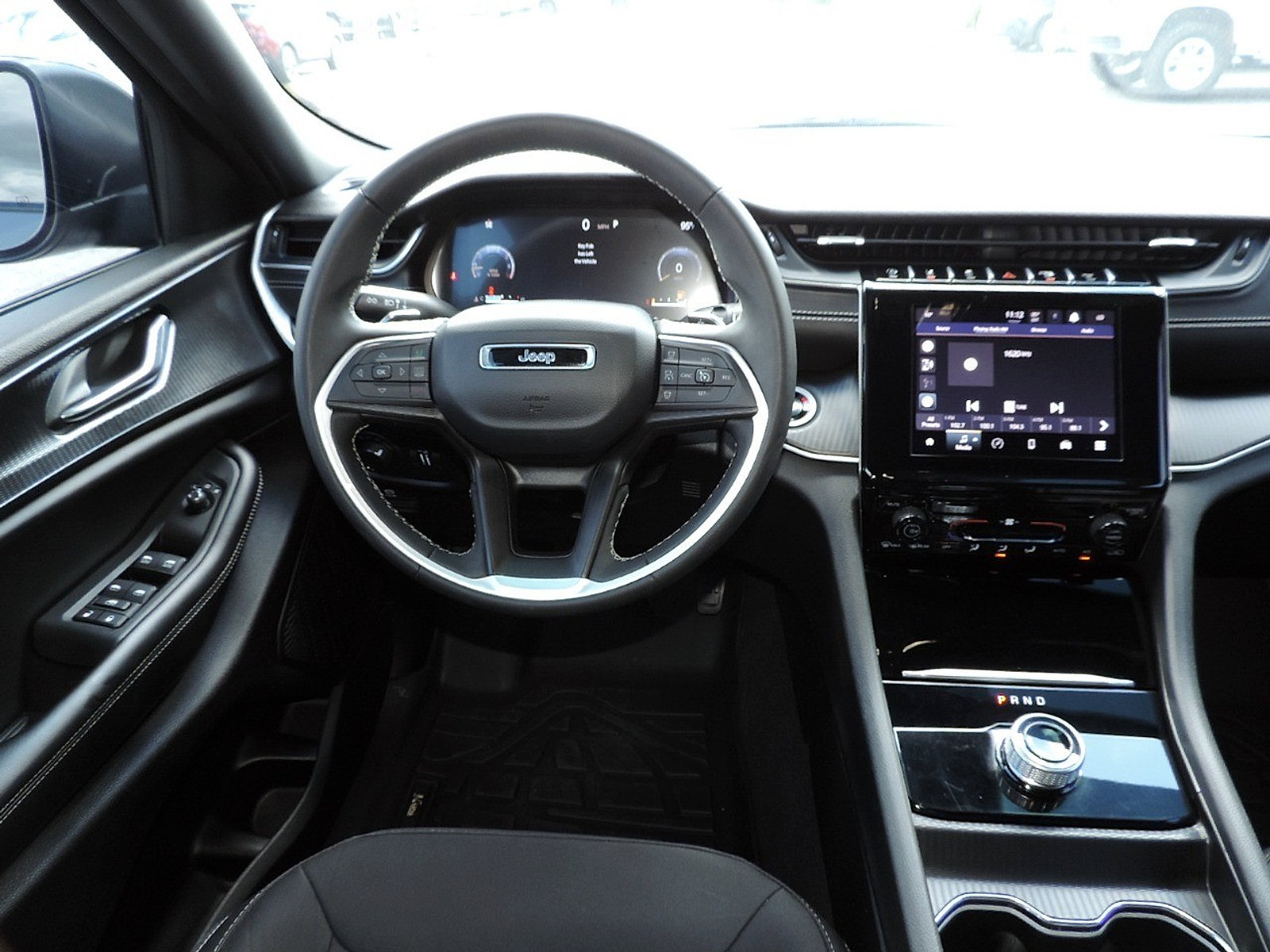 Used 2025 Jeep Grand Cherokee L Laredo RWD image 20