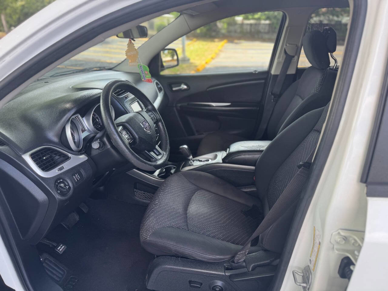 Used 2015 Dodge Journey SXT w/ Flexible Seating Group image 7