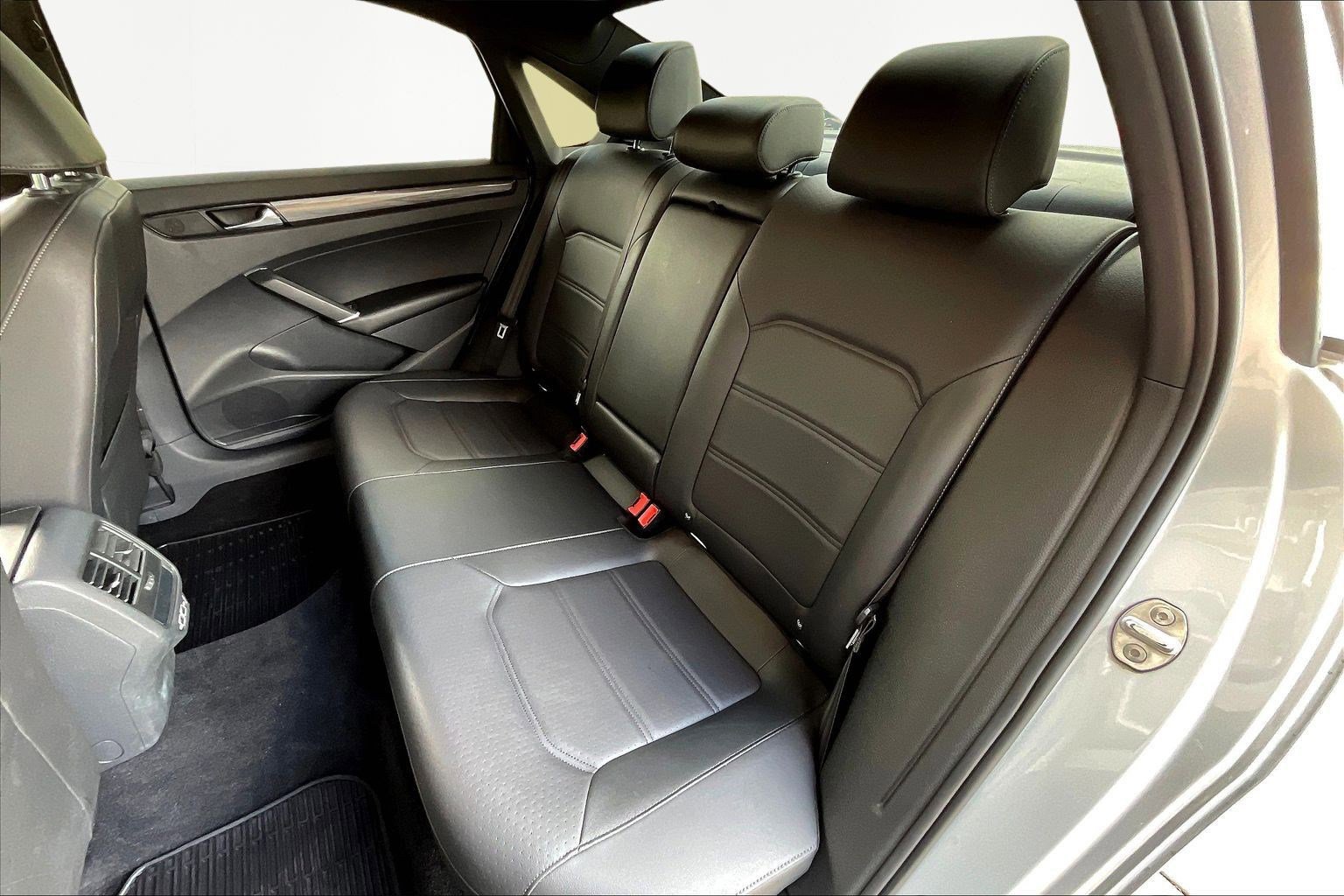 Used 2021 Volkswagen Passat 2.0T R-Line image 21