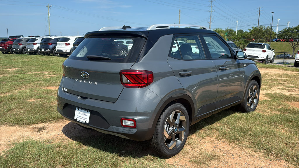 New 2026 Hyundai Venue SEL FWD image 7