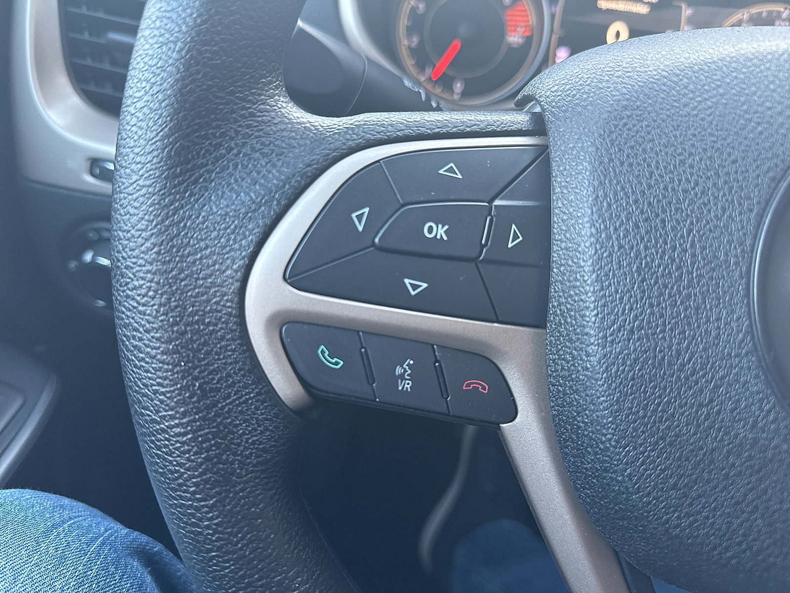 Used 2016 Jeep Cherokee Sport image 44