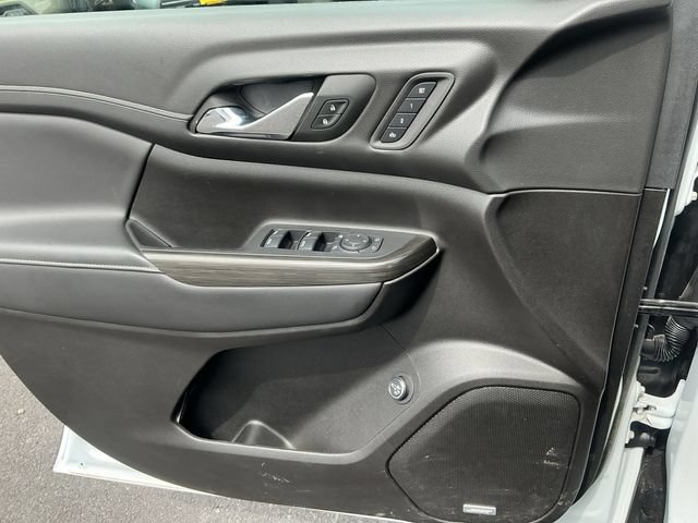 Used 2023 GMC Acadia SLT w/ GMC Pro Grade Package AWD/4WD image 18