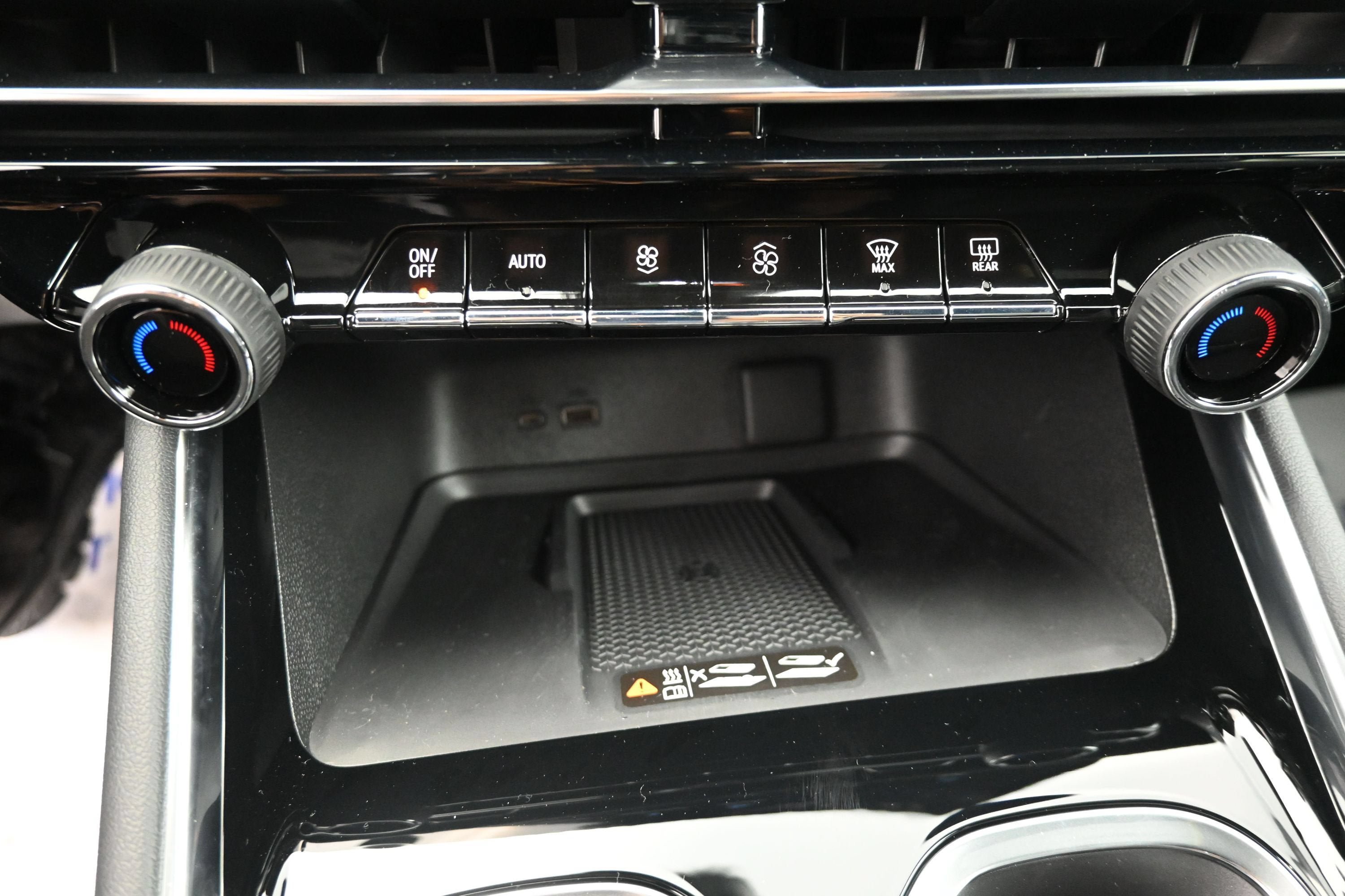 New 2027 Chevrolet Traverse LT w/ Midnight/Sport Edition AWD/4WD image 17