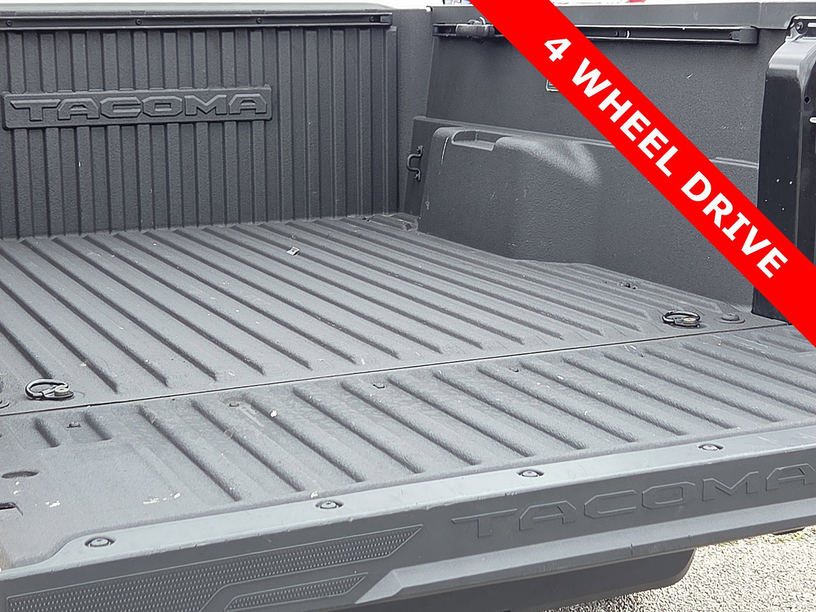 Used 2024 Toyota Tacoma TRD Off-Road image 9