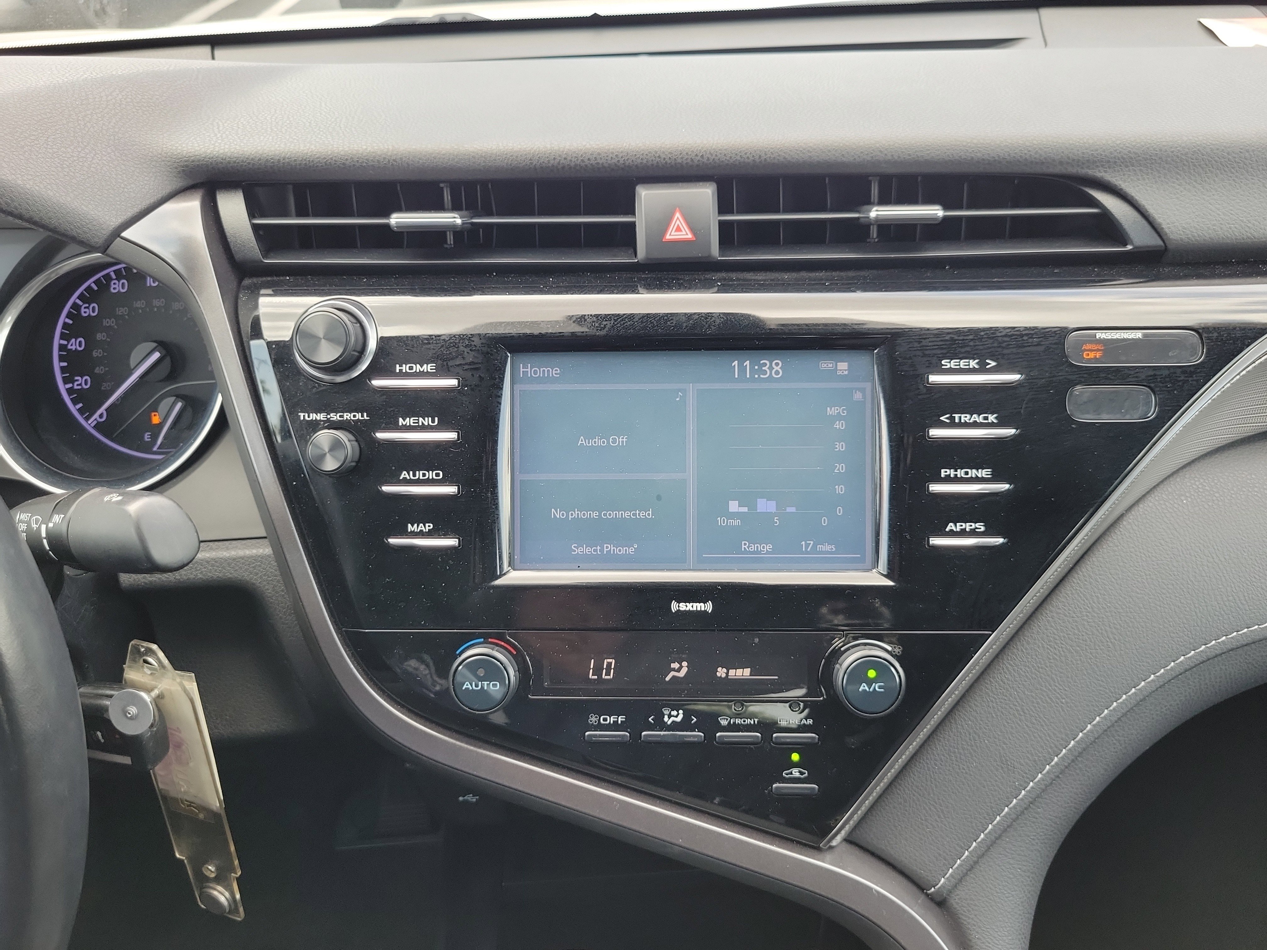 Used 2020 Toyota Camry SE FWD image 26
