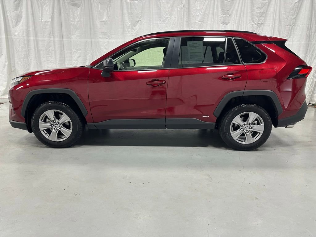 Used 2025 Toyota RAV4 LE AWD/4WD image 4