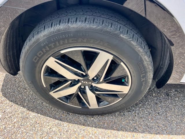 Used 2023 Kia Sorento S w/ Panoramic Sunroof Package FWD image 9