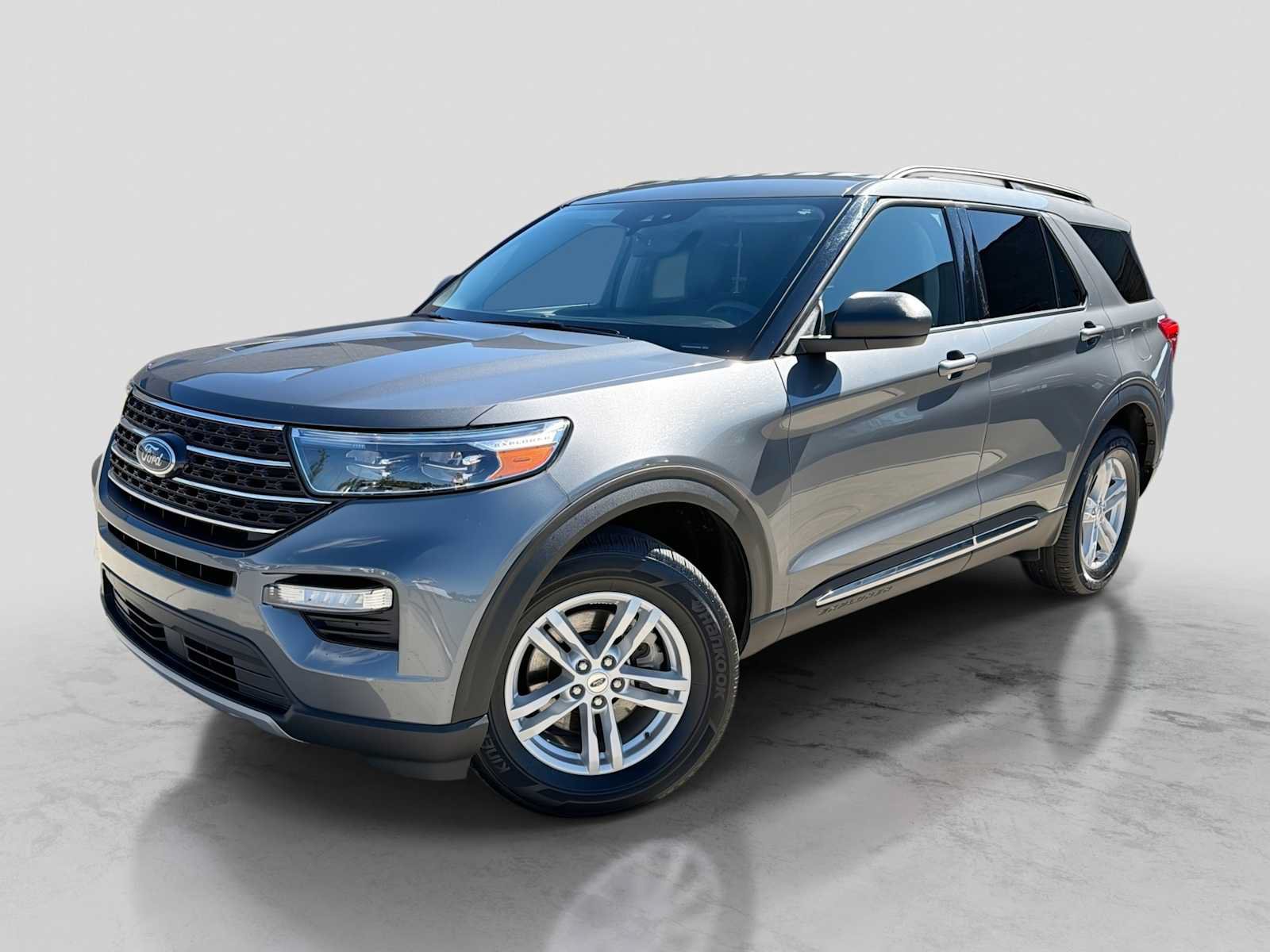Certified 2023 Ford Explorer XLT w/ Equipment Group 202A AWD/4WD image 1