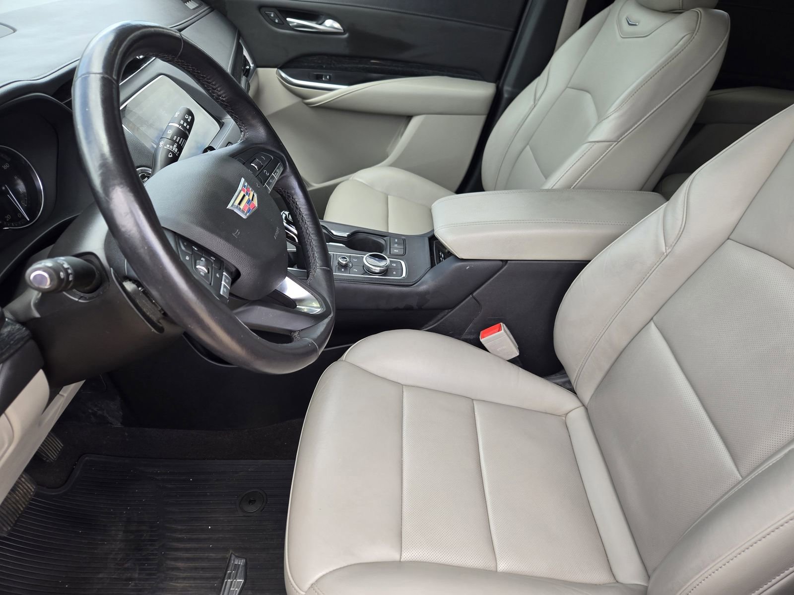 Used 2022 Cadillac XT4 Premium Luxury w/ Enhanced Visibility Package FWD image 16