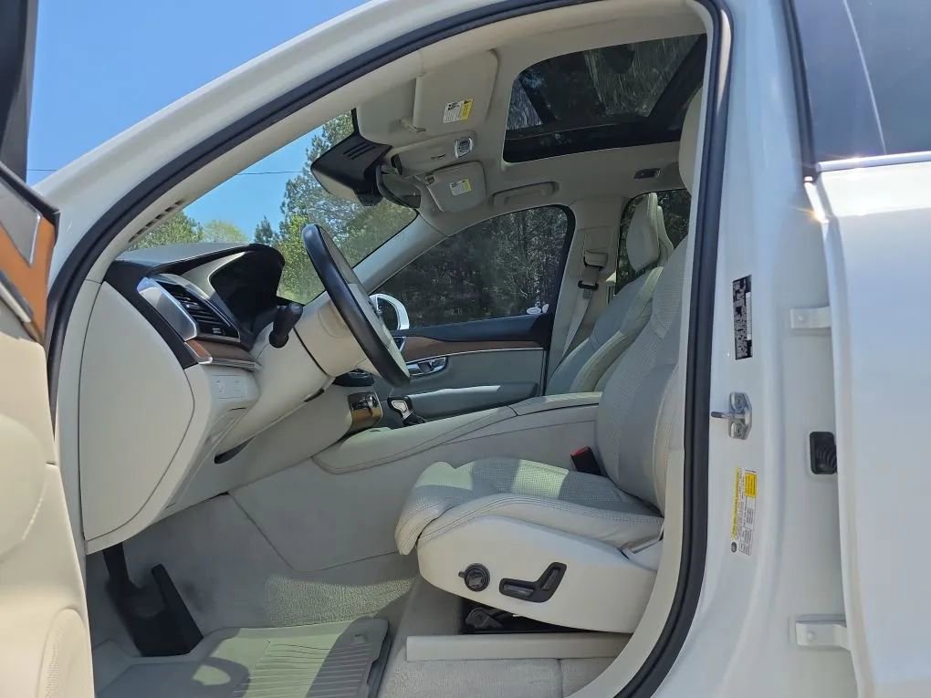 Used 2016 Volvo XC90 T6 Inscription w/ Vision Package image 15