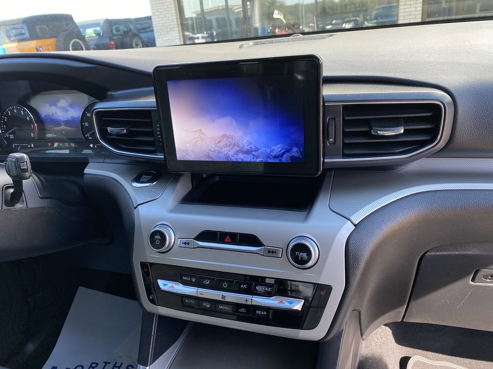 Used 2021 Ford Explorer XLT w/ Equipment Group 202A AWD/4WD image 20