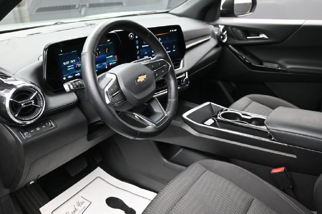 Used 2025 Chevrolet Equinox LT w/ Safety and Technology Package AWD/4WD image 14