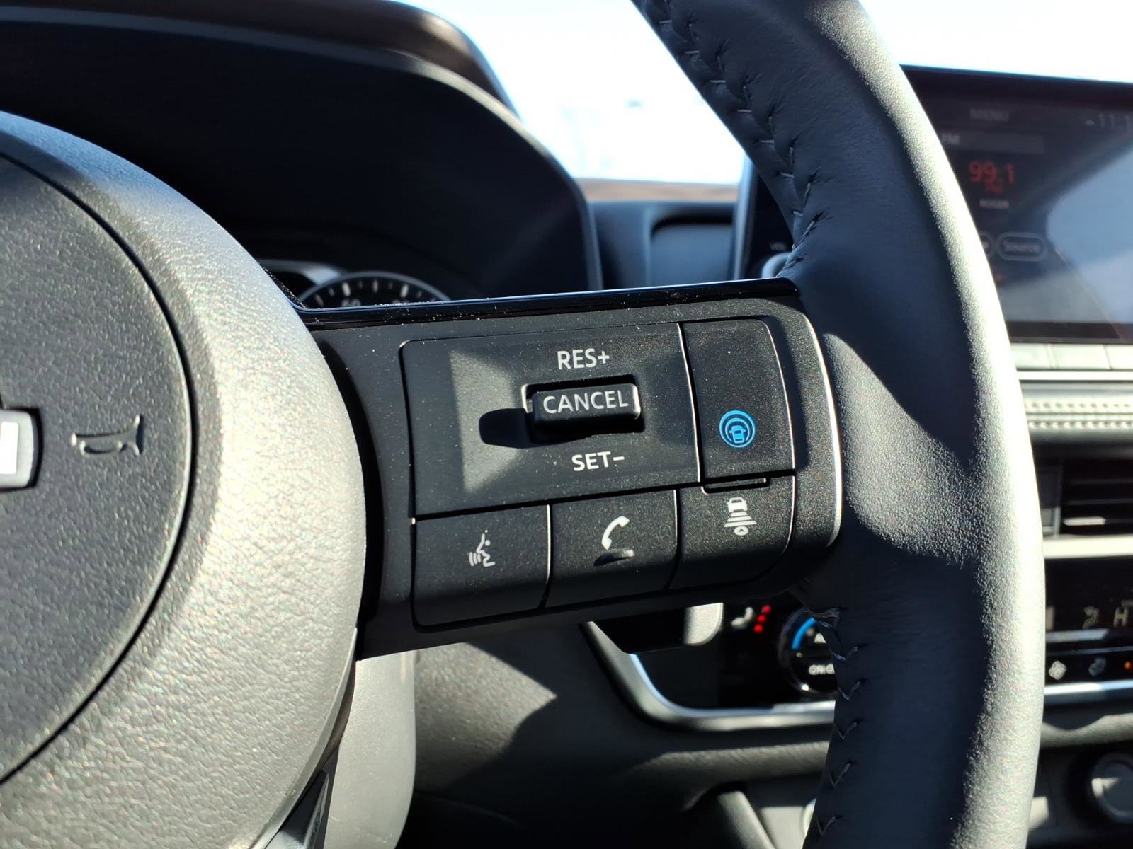 Used 2023 Nissan Rogue SV w/ SV Premium B Package image 26