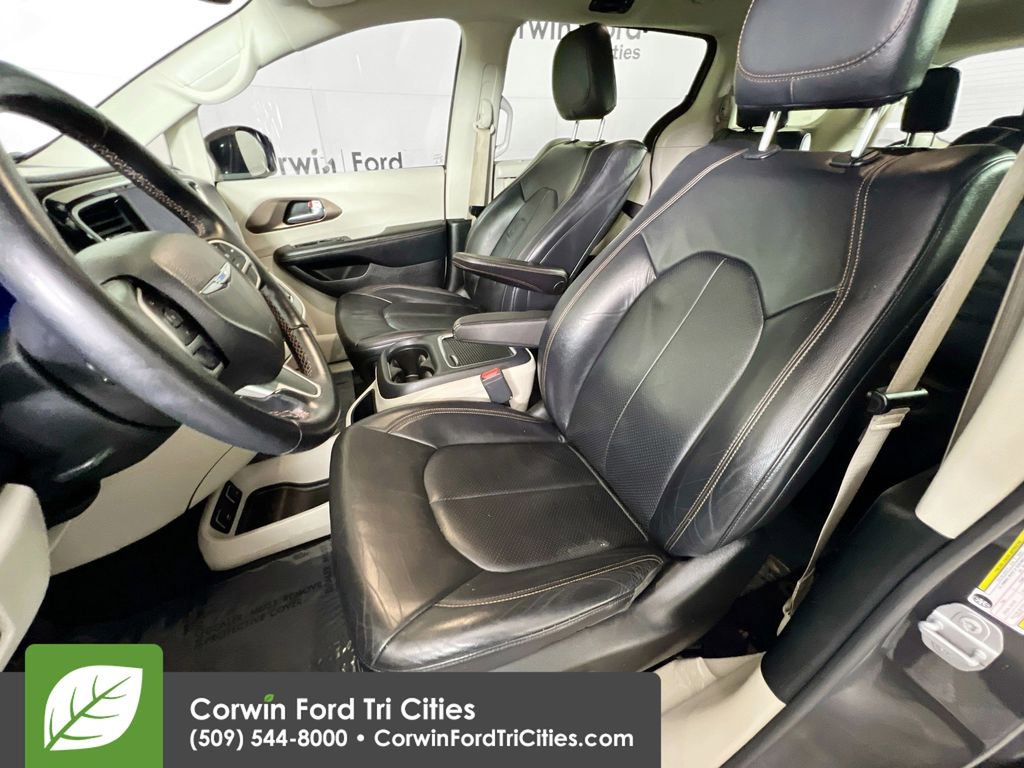 Used 2018 Chrysler Pacifica Touring-L Plus image 24