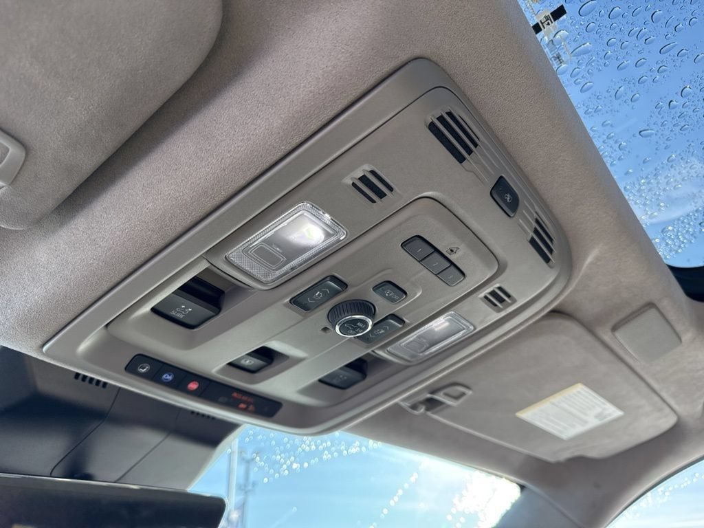 Used 2024 Cadillac Escalade ESV Sport Platinum AWD/4WD image 28