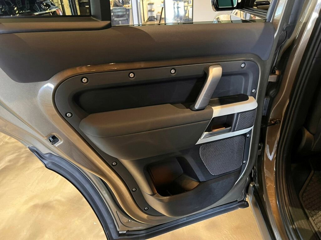 Used 2023 Land Rover Defender 110 X-Dynamic SE image 23