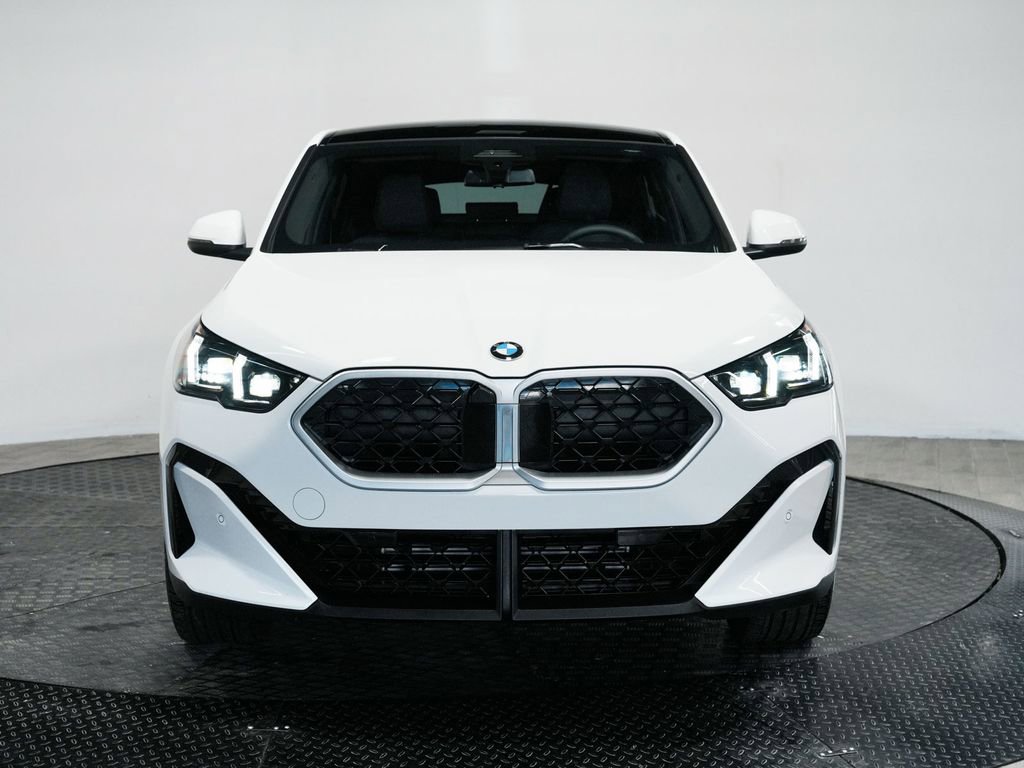 Used 2026 BMW X2 xDrive28i AWD/4WD image 2