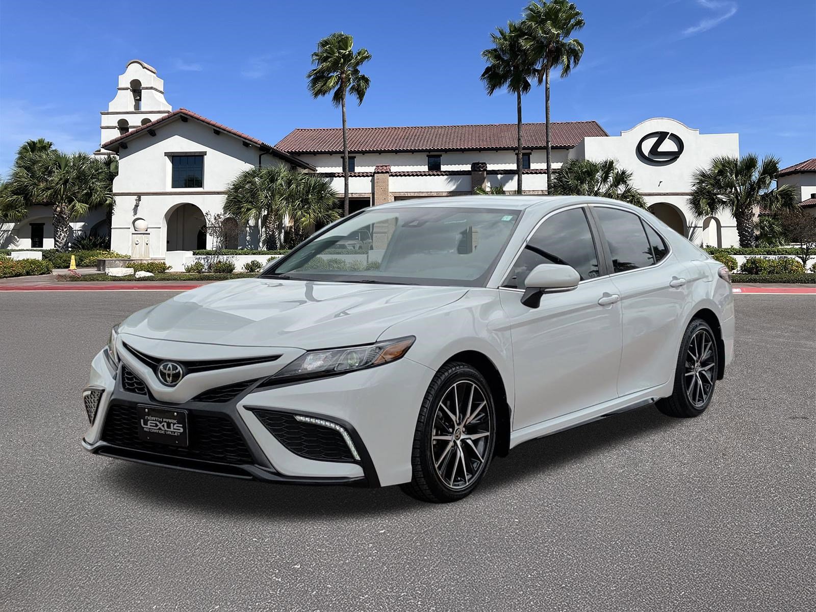 Used 2023 Toyota Camry SE FWD image 5