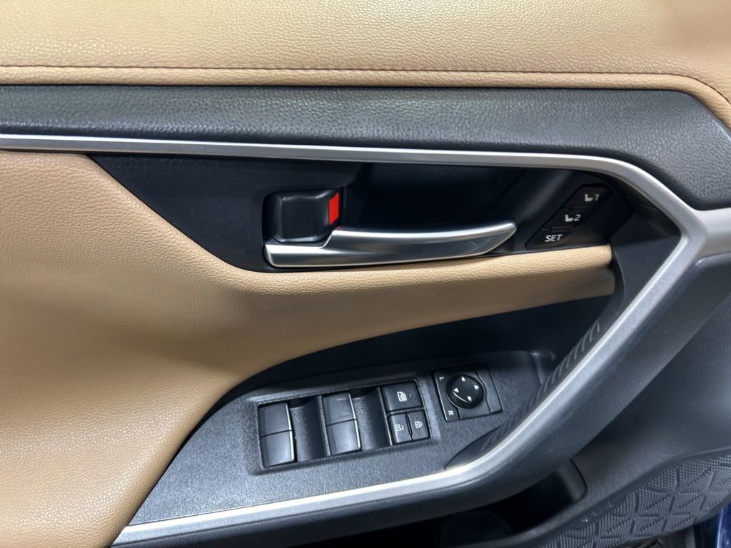 Used 2019 Toyota RAV4 Limited AWD/4WD image 27